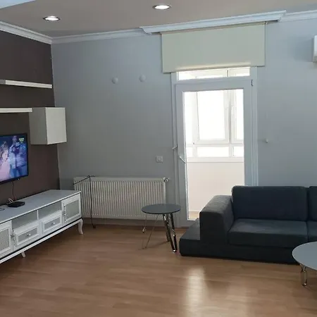 Comfortable Big House With 3 Bedrooms And Big Living