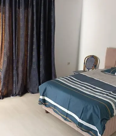 Comfortable Big House With 3 Bedrooms And Big Living