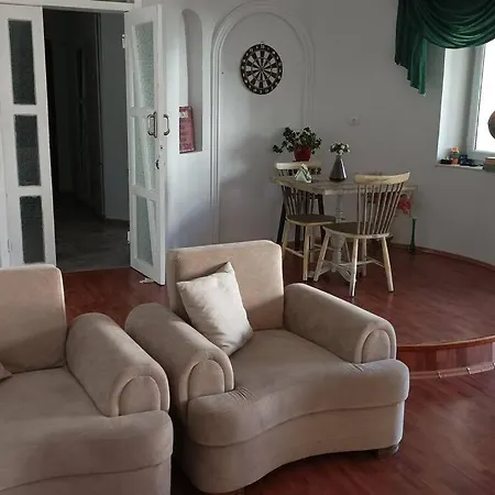 Comfortable Big House With 3 Bedrooms And Big Living