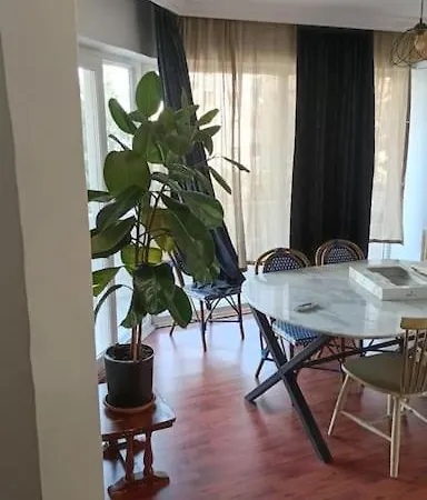 Apartment Comfortable Big House With 3 Bedrooms And Big Living Bornova